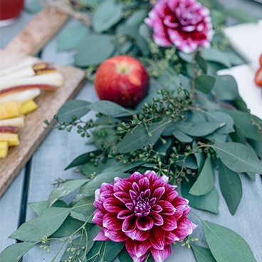 200 Lex_Summer Entertaining_B Floral Dahlias