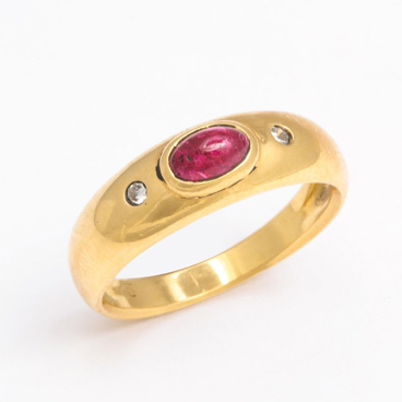 Gallery Holiday_Ruby and Gold Ring