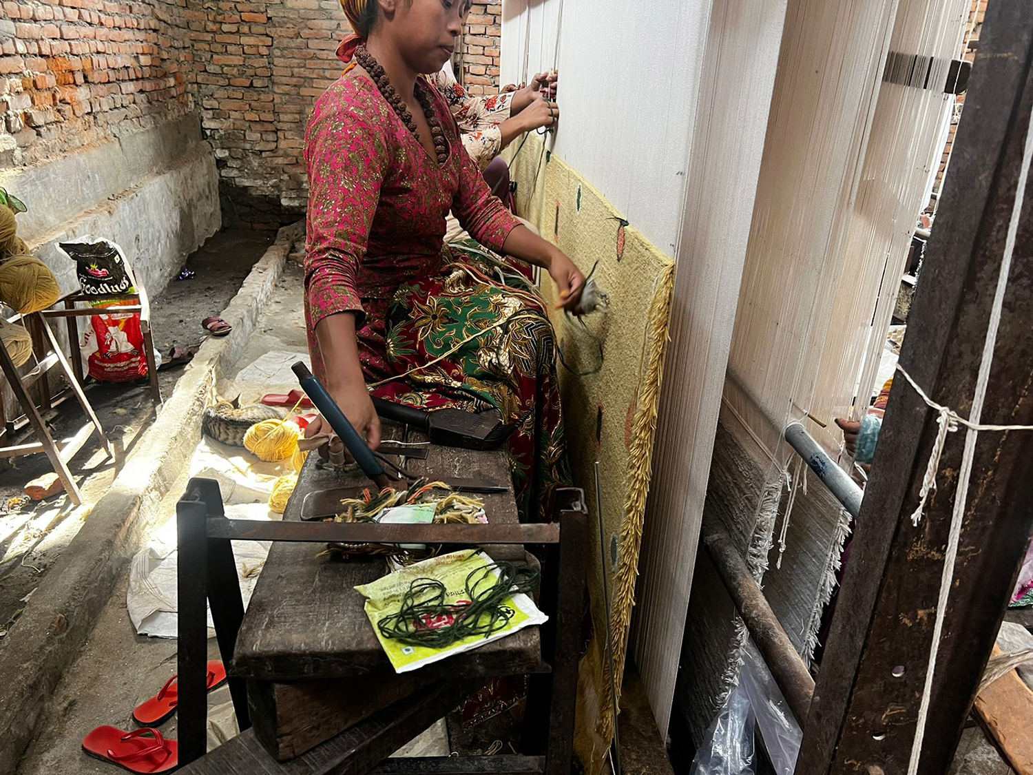 Odegard_Carpets_Weavers_in_Nepal_on_loom