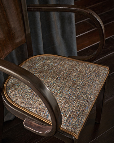 deLeCuona-Cactus-Crayon-CCT3-BrushedLinen-Midnight-BUR2-Lifestyle2